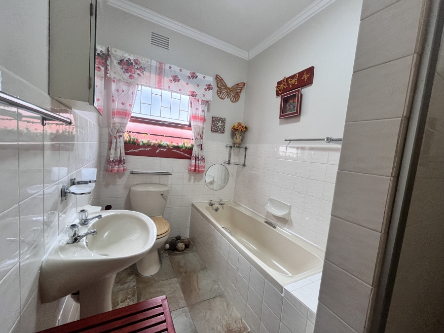 4 Bedroom Property for Sale in Dana Bay Western Cape